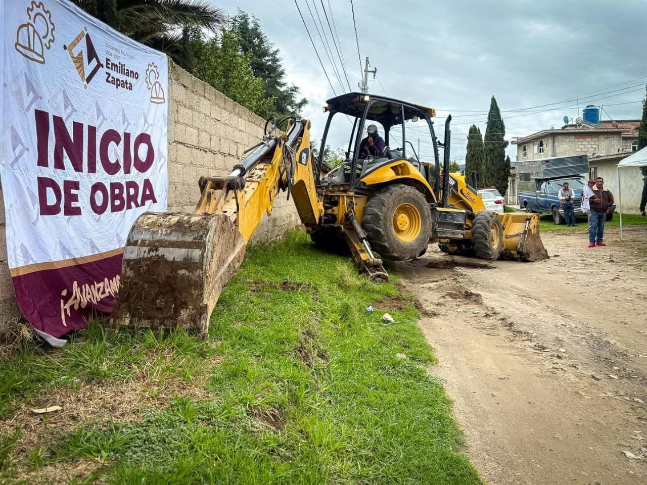 Inicia construcción de guarniciones y banquetas en Emiliano Zapata